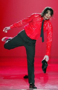  i've heard it was red, black, gold, silver and blue ...but now when i think about it i've never heard Michael himself say that :/ he only ব্যক্ত that he likes to wear red because it gives him energy অথবা something. he ব্যক্ত in an interview from 1972 that his পছন্দ color was কমলা and red though