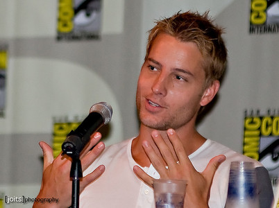  My hottie explaining something at the Smallville Panel, Comic Con 2009