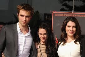  my HRH(His Royal Hotness),Robert Pattinson,with his Twilight saga leading lady,Kristen Stewart and Twilight author/creator,Stephenie Meyer<3
