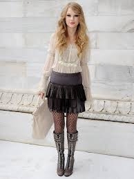  Here is Taylor in a mini-skirt. I pag-ibig it!!! Saying that she looks good in anything! ♥