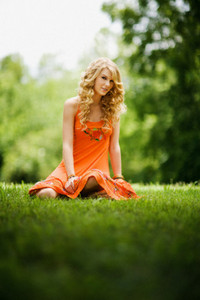 Can I Post 2 images??
By the way, here's mine.. ORANGE 
pretty Taylor ^__^