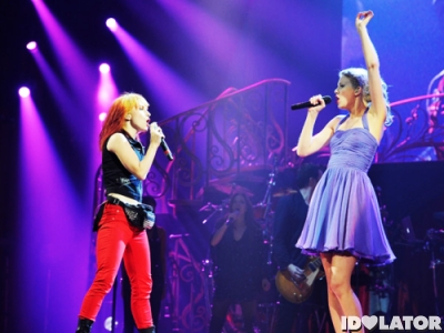 Taylor Swift with Hayley Williams