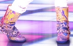  the famous Cece paint splatter shoes are custom. but bạn could get a cheap pair of boots, paint yellow, add paint splatters and and studs and bạn have Cece boots!!! http://images6.fanpop.com/image/answers/3211000/3211743_1366048331986.86res_150_96.jpg