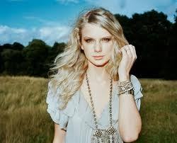  I hope this isn't Taylor snel, swift herself because it looks nearly exactly identical to her, wouldn't u agree :)?: