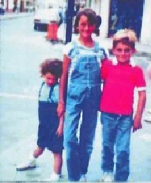 I know for sure that this is an old photo of Cote and her younger siblings, they just put another boy in Panchos (Cotes brother) place. I guess they mean to be Ari, Ziva and Tali. As for Ari being way older than Ziva- this wouldn't be the first time they messed up with things like age (difference) and trivia
here's the original photo:
