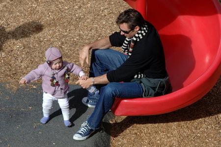  Hugh Jackman at a park with his daughter Ava. <3soo adorable :)