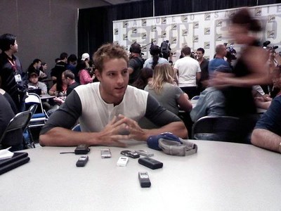  my hottie doing interviews at the Comic Con 2009 <3333