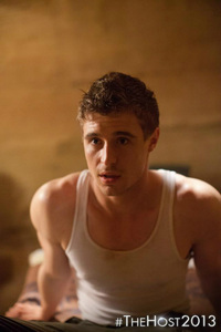 after seeing The Host in theaters,I kind of started to like Max Irons,son of Jeremy Irons...but he will never replace my baby,Robert Pattinson<3