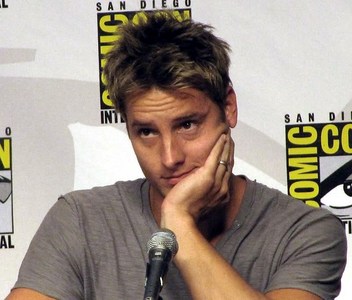  my absolute paborito pic from the Smallville Panel at the Comic Con 2010 <3333