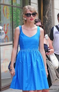  Taylor in a blue dress