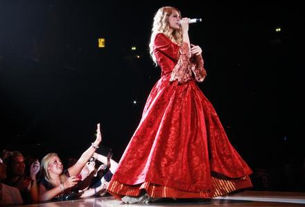 here's my pic of Taylor from her 2009 Fearless tour