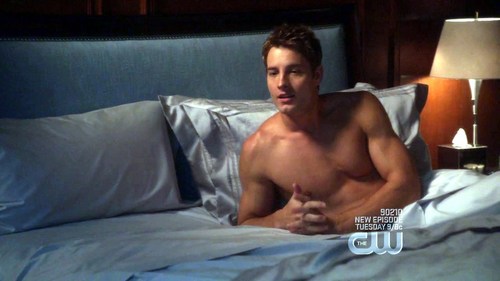  my hottie in a キャップ from "Injustice" (one of his best scenes ever!) <3333