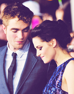  Rob+Kristen=TLA.In my opinion,they are the most beautiful and perfect couple ever.I hope they will be together FOREVER!!!<3
