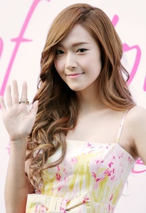 of course _^ why not she is the ice princess