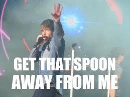 LIAM'S FEAR OF SPOONS!!! one time when he pissed niall off, and niall a dit to another member, "hand me a spoon" Liam's a germaphobe so that's why he hates spoons cuz so many other people with dirty hands has touched them !!!