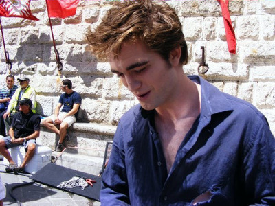  my gorgeous Robert in sunny Montepulciano,Italy where he was filming some scenes for New Moon<3