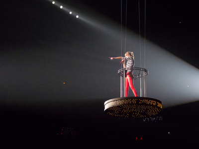 hi sweetie!!!here's my pic from Taylor's RED tour.I hope you like this pic:)