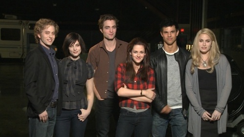  my handsome Robert standing with some of his Twilight co-stars:Jackson,Ashley,Kristen,Taylor and Nikki<3
