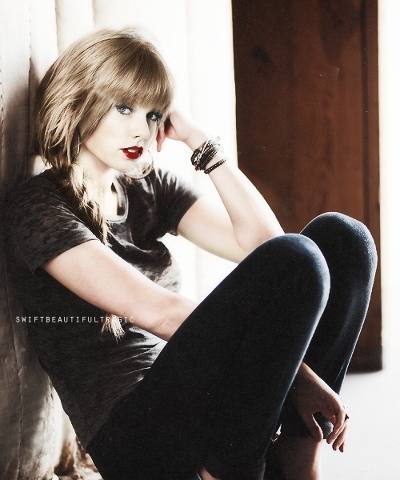 Mine <3 Taylor Swift wearing burning red LIPSTICK 
This is also one of my fav pics