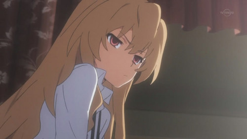  Taiga Aisaka from Toradora lives alone in a big apartment. She lives alone but usually goes to Ryuuji's house for comida since she can't cook and she gets money from one of her parents. (Who are divorced and she didn't want to live with either of them.)