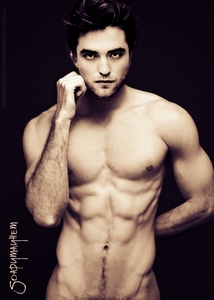  here is a very sexy manip of my Robert with his hand behind his back<3