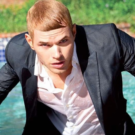  Twilight ster Kellan Lutz in a pool for a photoshoot<3