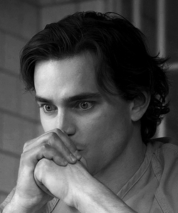  Matthew Bomer - Neal Caffrey (a scene from the Pilot of White Collar)