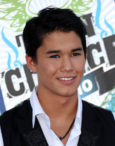  I think Twilight ster Booboo Stewart is meer cute than hot.Even his name is cute<3