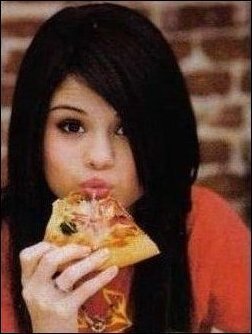 EATING PIZZA!
YUMMY