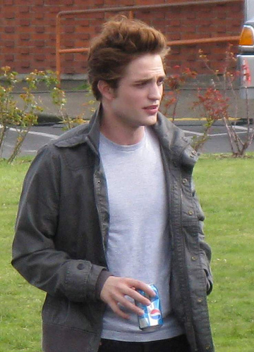  my baby holding a Pepsi can,which is my fave soda.I Amore Pepsi,but I Amore Pattinson more<3
