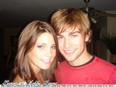  Chace Crawford and Ashley Greene.