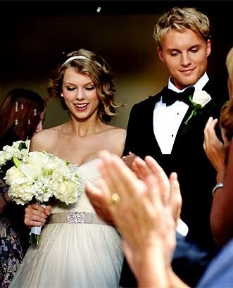 Taylor from her Mine music video holding a bridal bouquet:)