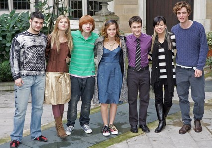  my handsome British babe(on the R)with his fellow HP/GOF cast mates<3