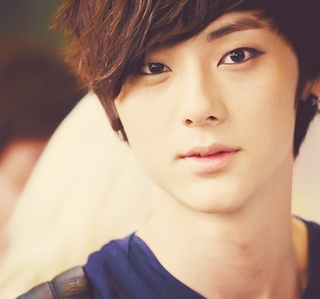  Meet my Minhyun,throw Neji off the roof,and become a double-o-ninja. How many of te can resist his adorable face?