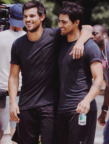  Taylor and his Tracers stunt-double
