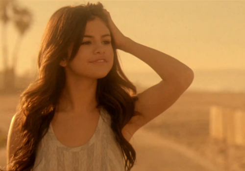 Selena Gomez. "Who Says" 