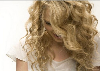 Here's a picture of Taylor looking down..seems like the best one I can find..hopefully it's okay :/