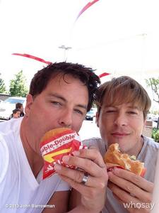  John Barrowman and Scott Gill holding burgers<3