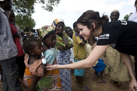 Selena you rock!! :) I respect you for getting out there and helping people in need when youк still really busy! you are a great idoll!!!!!!!!! i really like this pic!