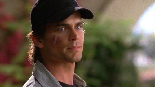 Matt Bomer as Bryce Larkin wearing a cap, herufi kubwa in an episode of Chuck :)