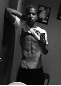  This is the most sexiest picture I've found of Roc Royal!!! :) :) :)
