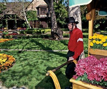  I've heard that too, but I hope he doesn't get Neverland, that would be too sad. Бейонсе also wanted to buy it, but it never happened. I don't understand this, because Paris сказал(-а) she wanted Neverland, and I've heard that she and her brothers have been rebuilding their childhood home. They want it to be like it used to be, when they lived there with Michael. I've read that they have hired a staff to take care of it, and they want to do the same as Michael: let underprivileged children visit, and enjoy it. I really hope that MJ's kids get Neverland, and not Bieber. http://www.nydailynews.com/entertainment/gossip/michael-jackson-kids-die-article-1.1323259