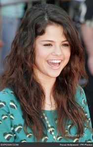 This is so cute photo for Selena 
