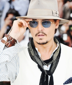  Johnny Depp wearing white <3333