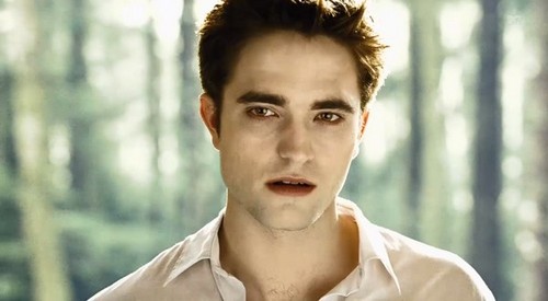  Edward Cullen is far and away the hottest guy from the Twilight Saga(and the same goes for Robert Pattinson).I wish Edward was real.I'd Cinta to have a guy like Edward<3