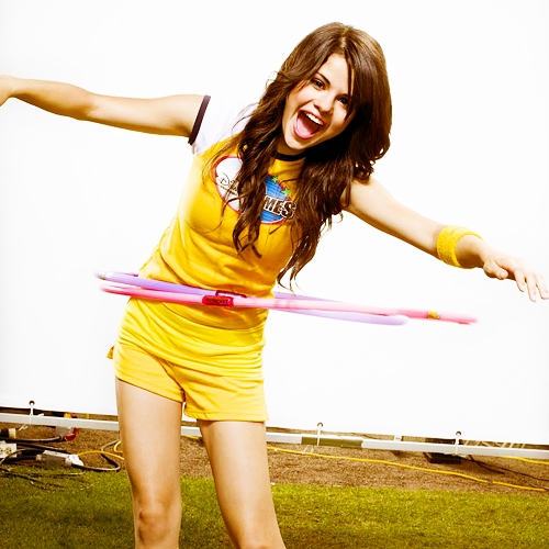 http://24.media.tumblr.com/tumblr_mc35k9zEST1rsak8zo1_500.jpg
Selena Gomez : Yellow team : COMETS ! ~ Answer