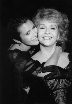  Carrie Fisher and her mom Debbie Reynolds :)