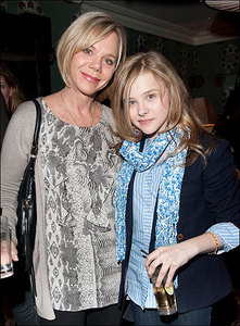  Chloe and her mother Teri Moretz