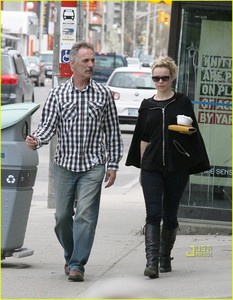  Rachel McAdams and her father, Lance. :)