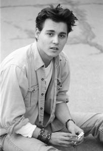  Johnny Depp younger<3